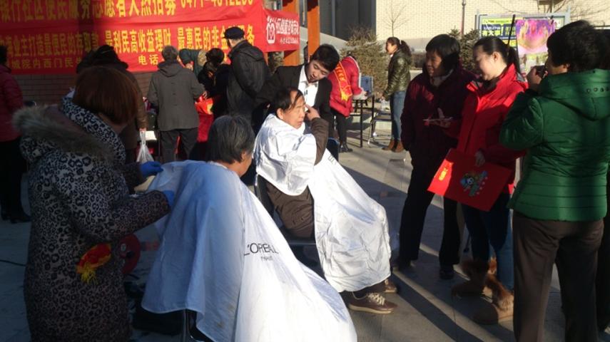 呼市中；帷捌艉2015”之mg冰球突破社区便民效劳圆满落幕